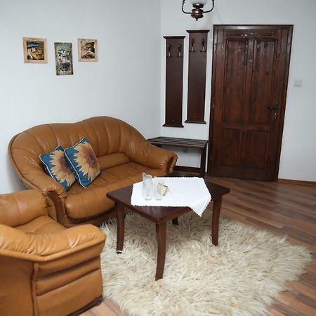 Oazis Guesthouse Lovech Bagian luar foto
