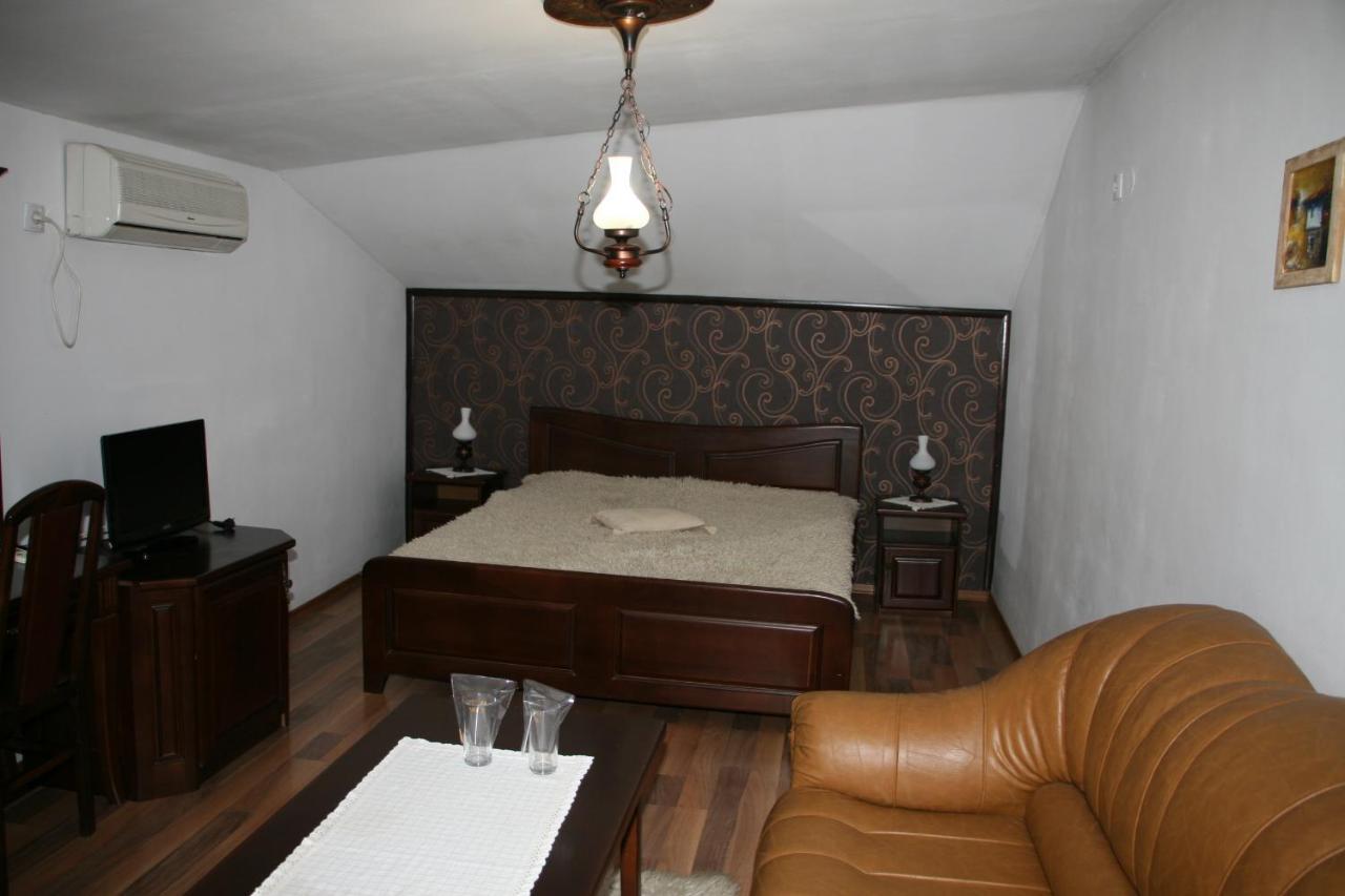 Oazis Guesthouse Lovech Bagian luar foto