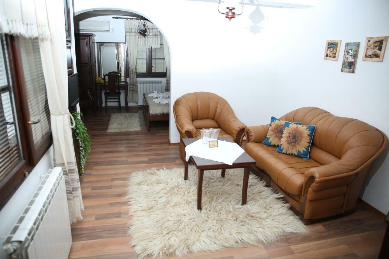 Oazis Guesthouse Lovech Bagian luar foto
