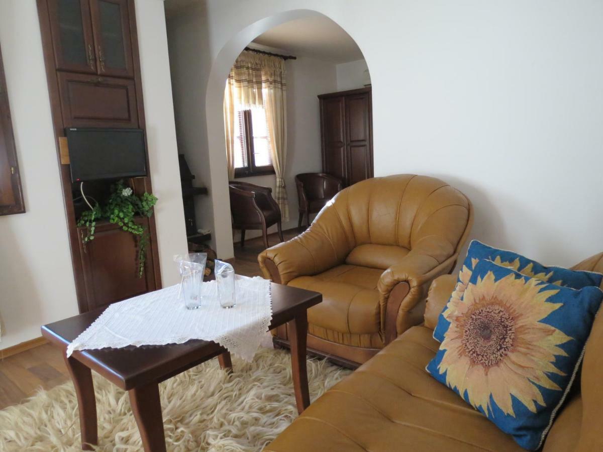 Oazis Guesthouse Lovech Bagian luar foto
