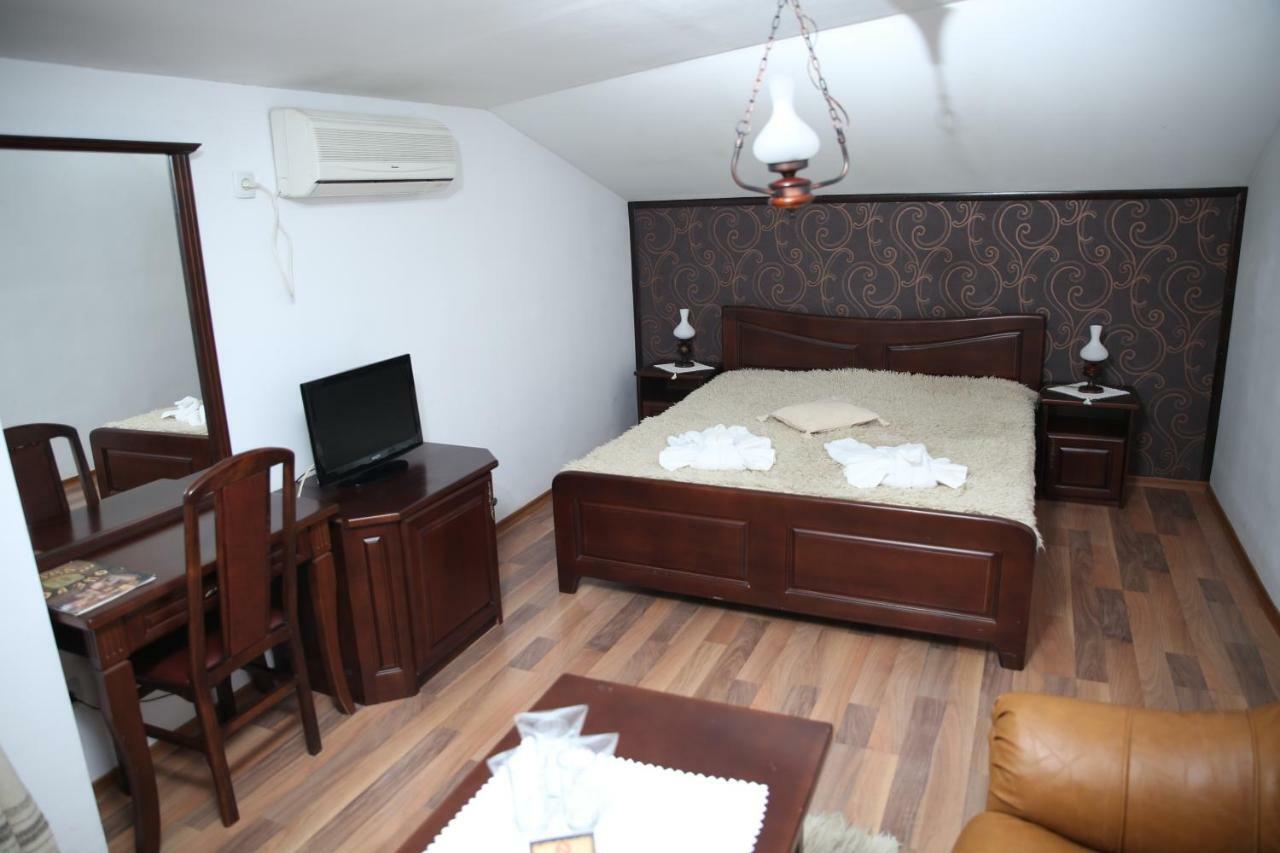 Oazis Guesthouse Lovech Bagian luar foto