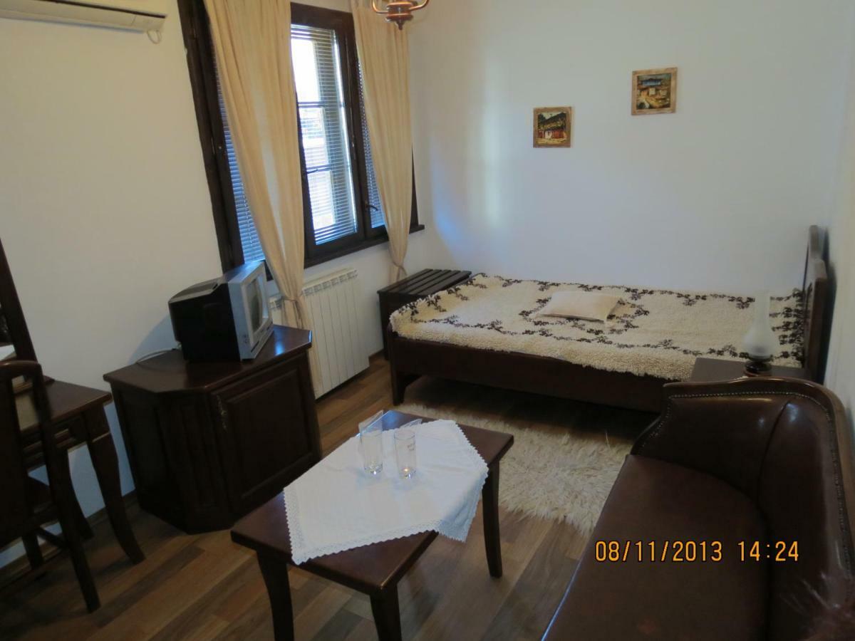 Oazis Guesthouse Lovech Bagian luar foto