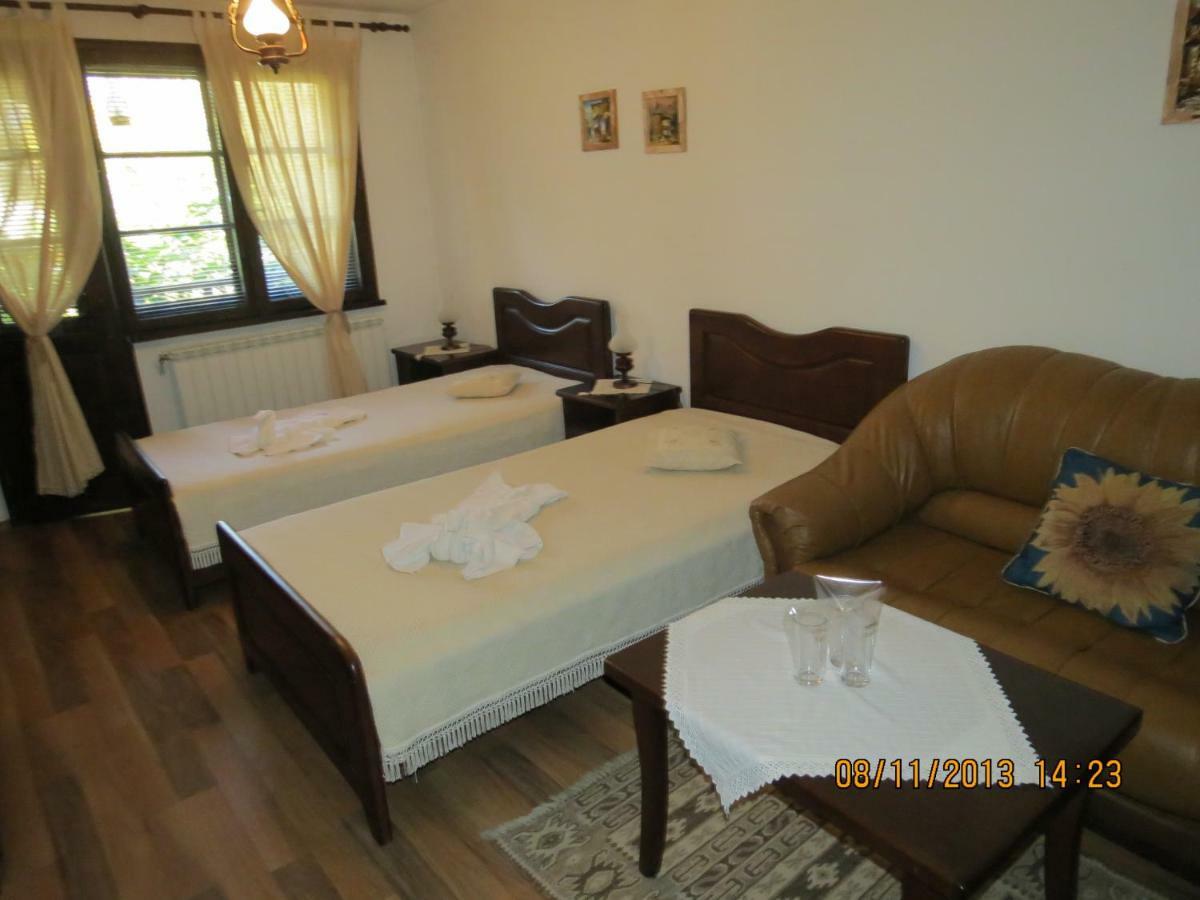 Oazis Guesthouse Lovech Bagian luar foto